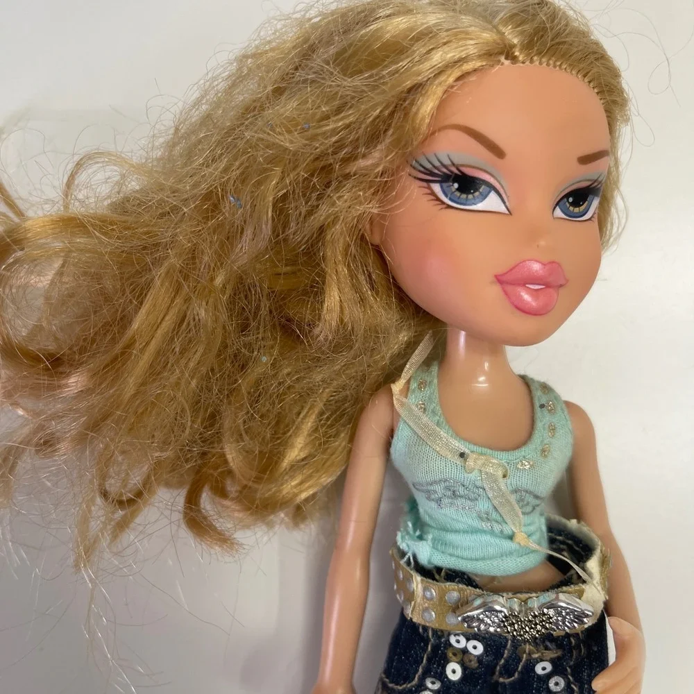 Bratz Cloe Doll 2006 Original Outfit &‎ Shoes, No Talking Base